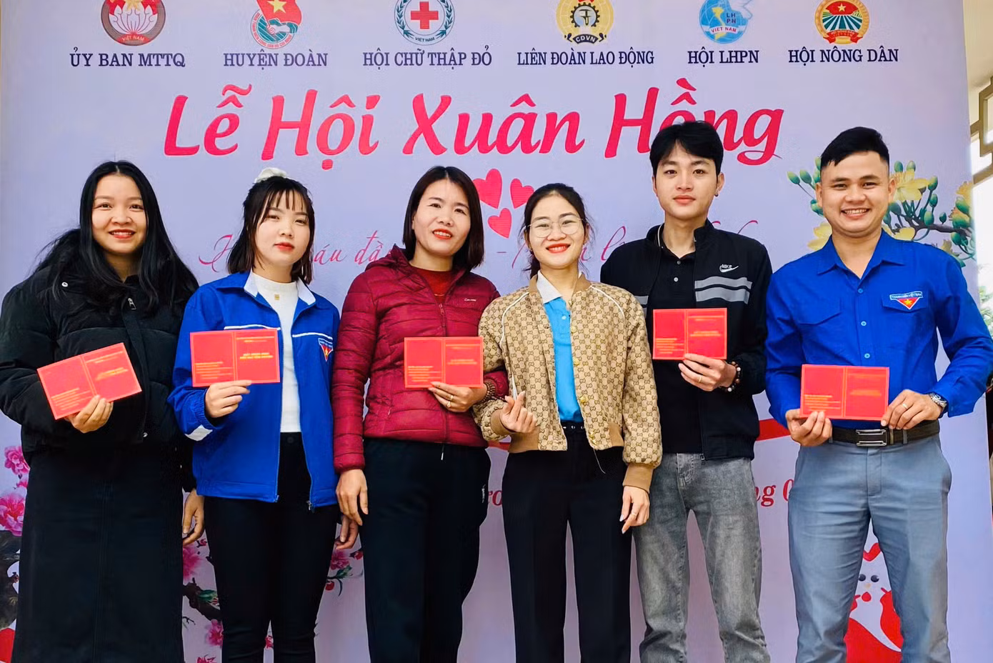 Kết thúc ngày hội, ban tổ chức đã tiếp nhận 301 đơn vị máu đảm bảo an toàn, chất lượng.