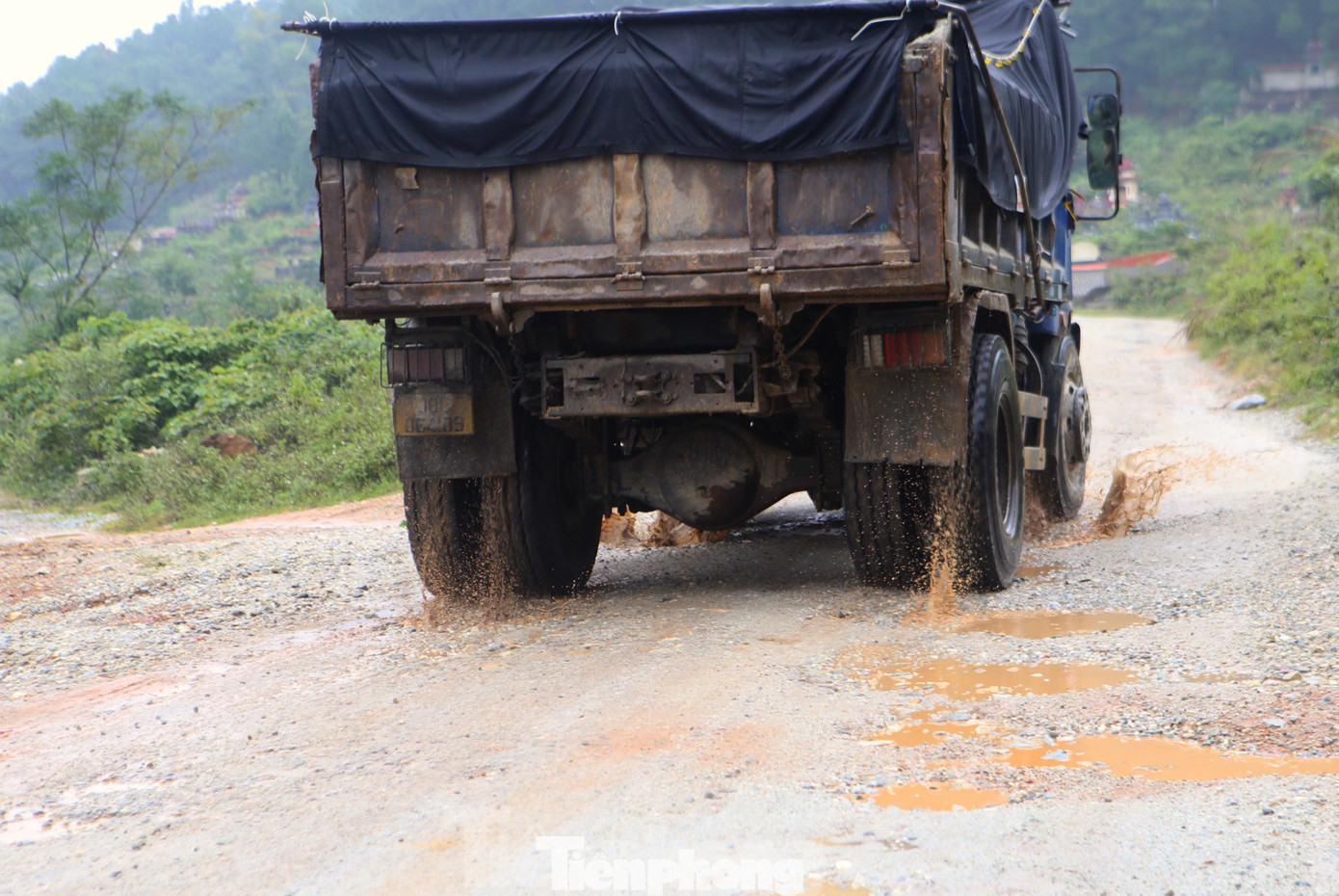 Chi chít “ổ voi, ổ gà”, kéo dài từ điểm đấu nối với quốc lộ 8A đến quốc lộ 281.