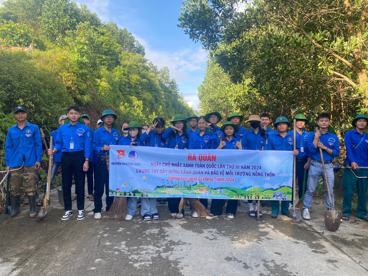 Tại huyện Hương Sơn đồng loạt thực hiện nhiều hoạt động ra quân để bảo vệ môi trường.