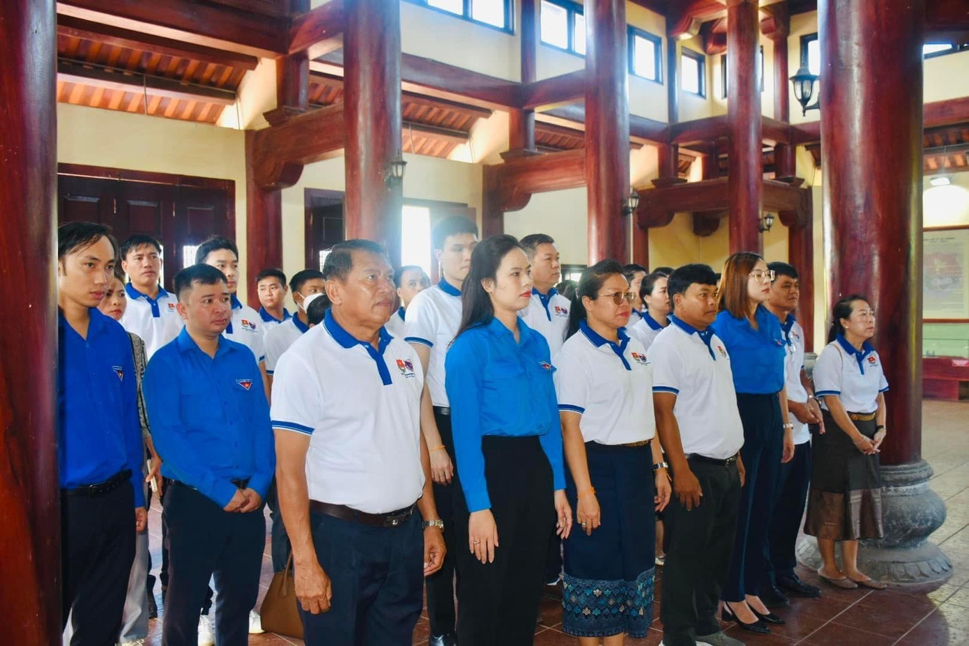 Đoàn đến thăm và dâng hương tại Khu tưởng niệm Anh hùng liệt sỹ Lý Tự Trọng. Đoàn đến thăm và dâng hương tại Khu tưởng niệm Anh hùng liệt sỹ Lý Tự Trọng.
