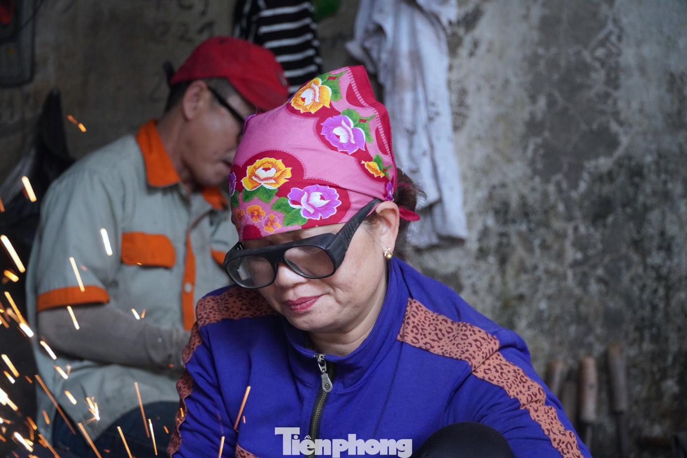 Dù vợ chồng ông Bình dậy từ sáng sớm để làm nhưng có những ngày không đủ đáp ứng nhu cầu thị trường. Dù vợ chồng ông Bình dậy từ sáng sớm để làm nhưng có những ngày không đủ đáp ứng nhu cầu thị trường.