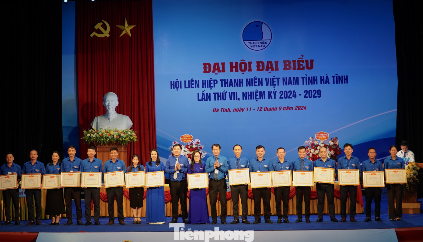 Trung ương Hội LHTN Việt Nam khen thưởng 7 tập thể và 10 cá nhân có thành tích xuất sắc trong công tác hội và phong trào thanh niên nhiệm kỳ 2019 - 2024. Ảnh: Hoài Nam