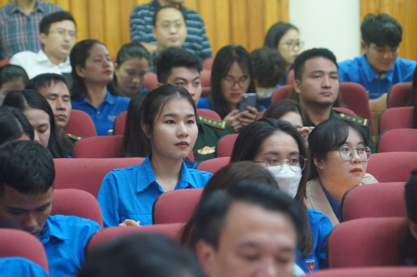 Hội nghị có hàng trăm đoàn viên, thanh niên tham gia. Hội nghị có hàng trăm đoàn viên, thanh niên tham gia.