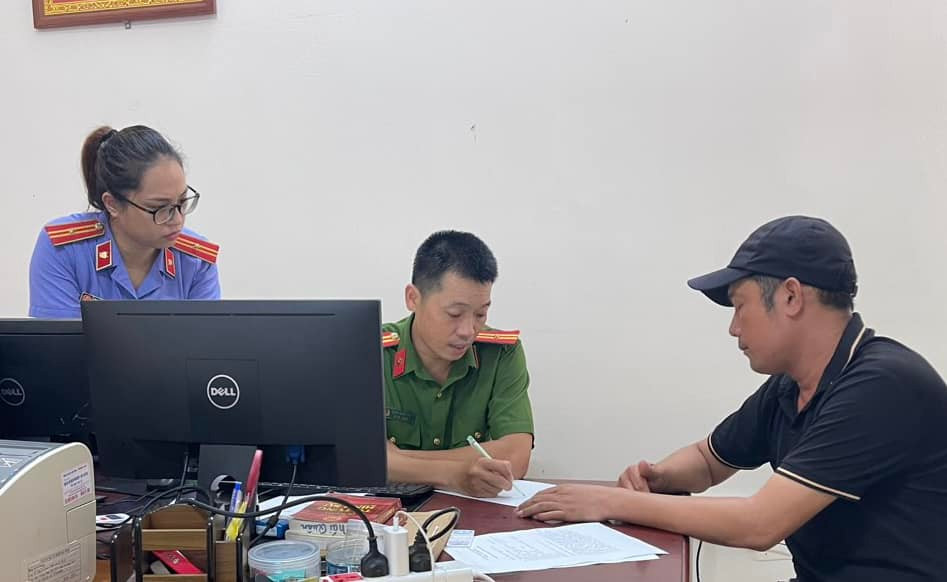 Tài xế Nguyễn Văn Trung tại cơ quan Công an. Tài xế Nguyễn Văn Trung tại cơ quan Công an.