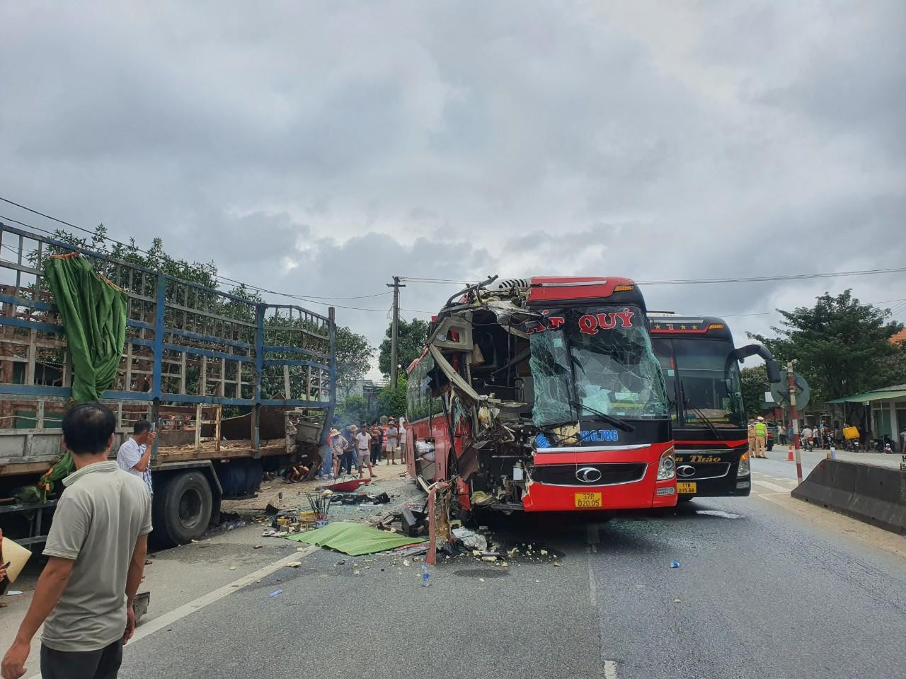 Hiện trường vụ tai nạn khiến một người tử vong. Hiện trường vụ tai nạn khiến một người tử vong.