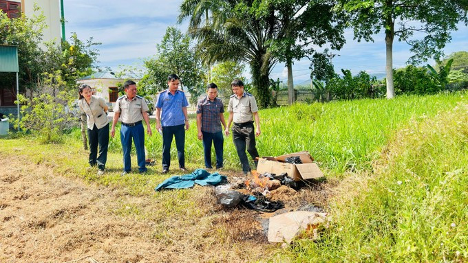 Tiến hành xử lý tiêu hủy các cá thể hổ đã chết và các vật chứng khác. Tiến hành xử lý tiêu hủy các cá thể hổ đã chết và các vật chứng khác.