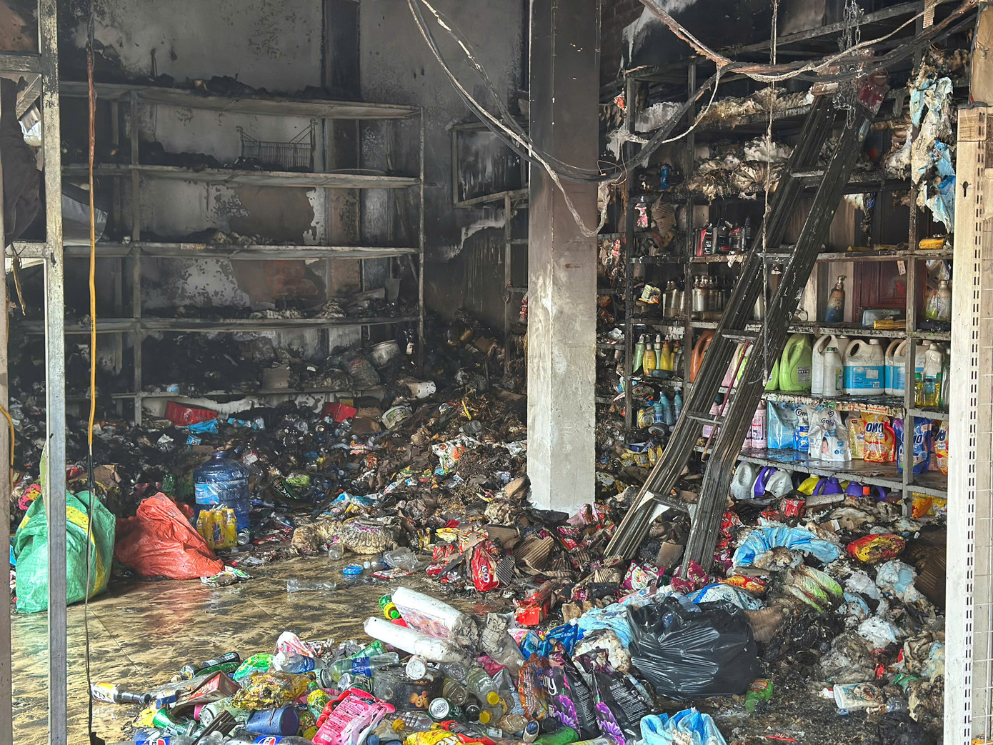 Khoảng 22h30 ngày 7/4, cửa hàng bách hóa tổng hợp ở đường Nguyễn Du (phường Bắc Hà, thành phố Hà Tĩnh) xảy ra hỏa hoạn. Công an tỉnh Hà Tĩnh huy động 20 cán bộ, chiến sĩ và 4 xe chữa cháy cùng nhiều thiết bị khẩn trương tiếp cận hiện trường dập lửa. Đến khoảng 23h30 cùng ngày, đám cháy được khống chế. Vụ hỏa hoạn không có thương vong về người nhưng gây thiệt hại lớn về tài sản.