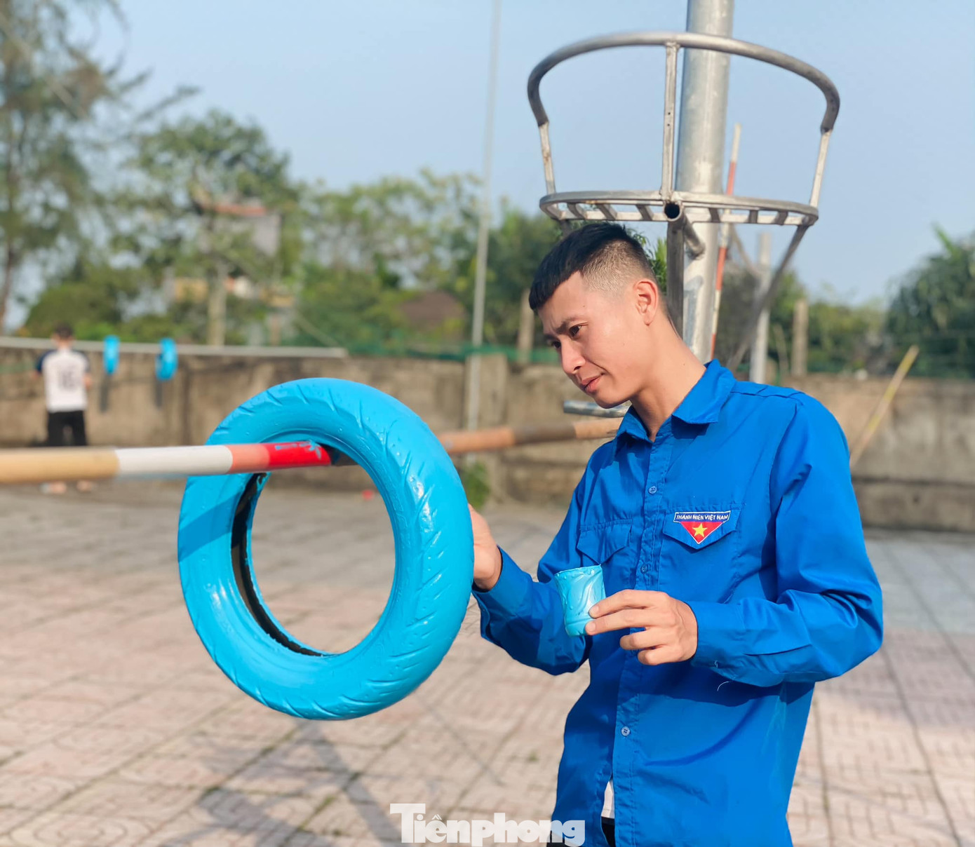 Đoàn viên thanh niên hăng say sáng tạo công trình ý nghĩa.