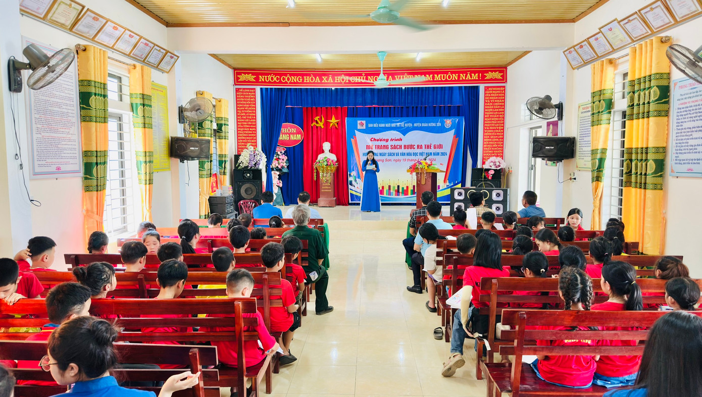 Hưởng ứng ngày sách và văn hóa đọc Việt Nam năm 2024, Huyện Đoàn Hương Sơn (Hà Tĩnh) vừa phối hợp Ban điều hành Ngôi nhà trí tuệ huyện tổ chức Ngày hội “Mở trang sách bước ra thế giới”. Ảnh: HN Hưởng ứng ngày sách và văn hóa đọc Việt Nam năm 2024, Huyện Đoàn Hương Sơn (Hà Tĩnh) vừa phối hợp Ban điều hành Ngôi nhà trí tuệ huyện tổ chức Ngày hội “Mở trang sách bước ra thế giới”. Ảnh: HN