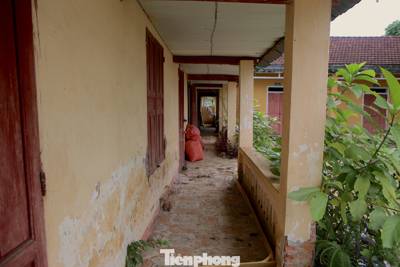 Nhiều năm không sử dụng, ngôi trường gần như đã xuống cấp. Nơi đây hiện nay trở thành chỗ tập kết vật liệu xây dựng. Trường gồm dãy phòng học 2 tầng và khu học chức năng cùng dãy nhà hiệu bộ 1 tầng.