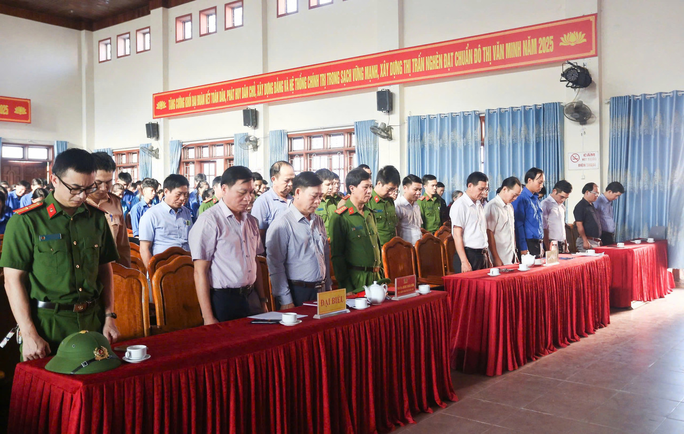 Tham dự buổi lễ có lãnh đạo các cơ quan, sở ban ngành và gần 300 đoàn trên địa bàn. Tham dự buổi lễ có lãnh đạo các cơ quan, sở ban ngành và gần 300 đoàn trên địa bàn.