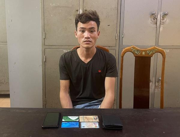 Sang làm việc tại cơ quan công an. Sang làm việc tại cơ quan công an.