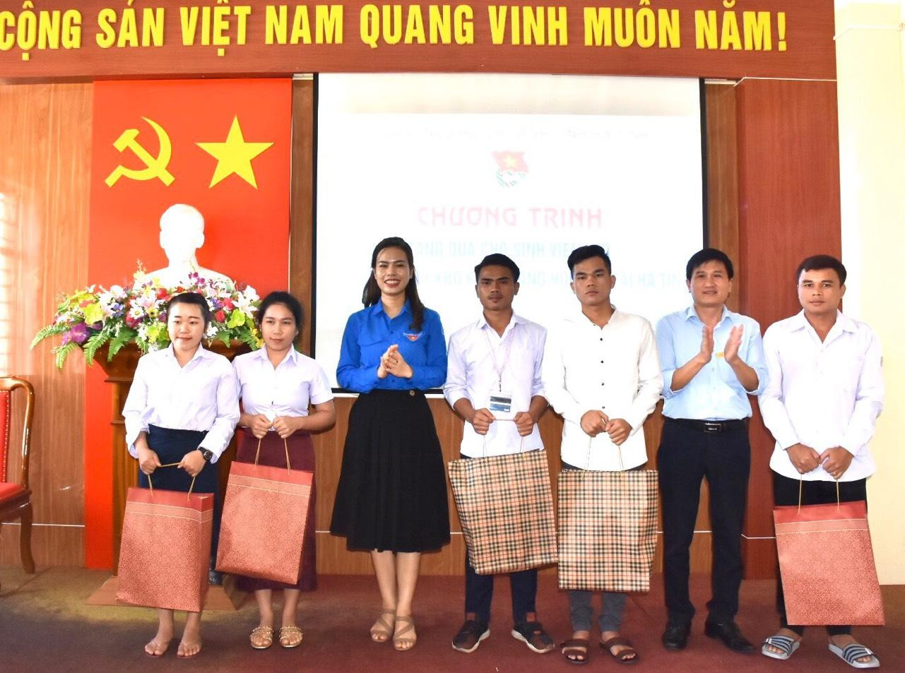 Nhiều hoạt động hỗ trợ sinh viên, học sinh được Ban thường vụ Tỉnh Đoàn thực hiện. Nhiều hoạt động hỗ trợ sinh viên, học sinh được Ban thường vụ Tỉnh Đoàn thực hiện.