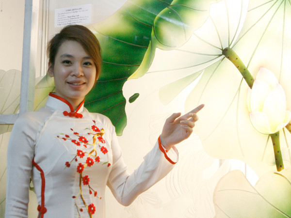 Giới thiệu sản phẩm hoa sen trên chất liệu kính 