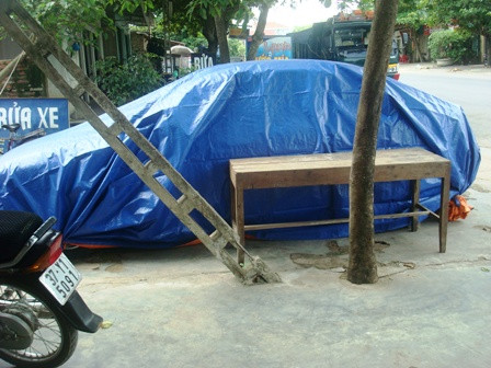 Chiếc xe anh Lạng dùng chở đối tượng Quang giờ trùm bạt