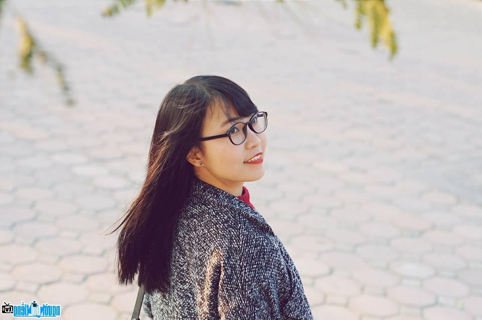 Lil' Kani còn có nghệ danh khác là Hằng Kani. Lil' Kani còn có nghệ danh khác là Hằng Kani.