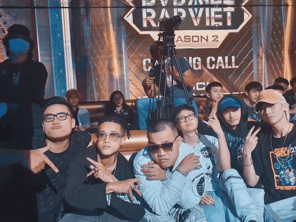 G.Ducky tạo dáng “chất chơi” cùng các thí sinh nổi tiếng của vòng tuyển chọn.