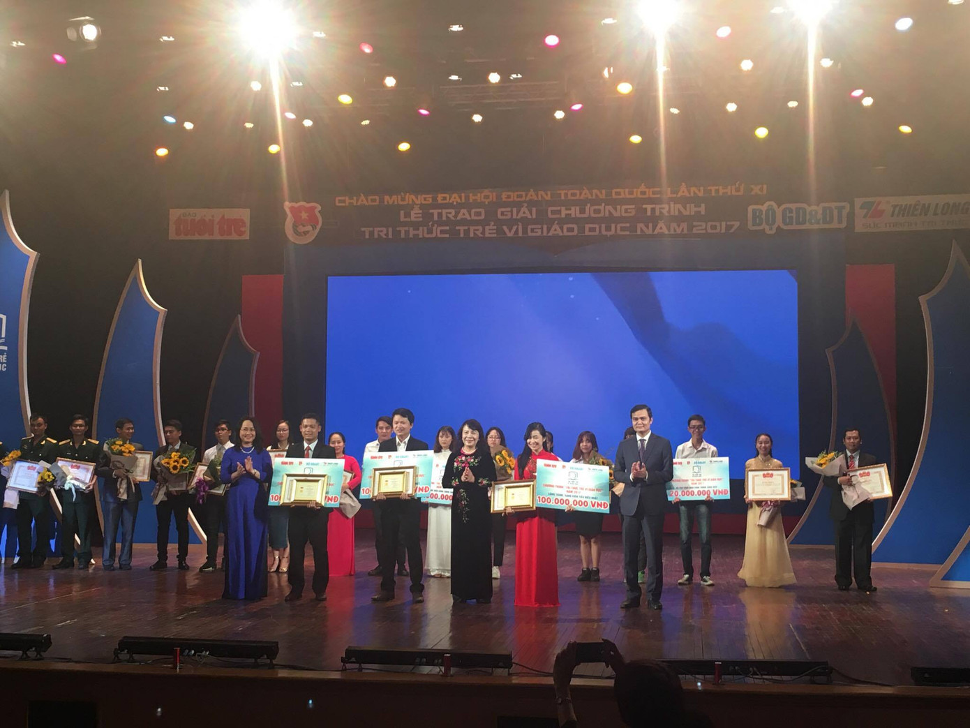 Ấm áp 'Xuân tình nguyện' trên vùng cao Nam Đông ảnh 7