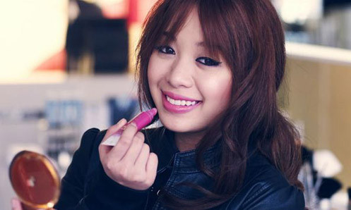 ới gương mặt xinh xắn đậm chất Á Đông và khả năng sáng trong lĩnh vực makeup, Michelle Phan được nhiều cô gái mến mộ và gọi là 