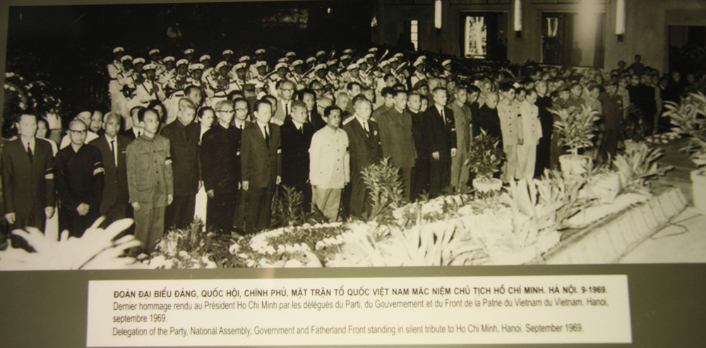 Đoàn đại biểu Đảng, Quốc hội, Chính phủ, Mặt trận Tổ Quốc Việt Nam mặc niệm Chủ tịch Hồ Chí Minh (Hà Nội, tháng 9 - 1969)