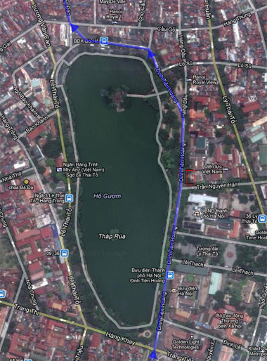 Dự kiến đường đi của tuyến metro chạy qua hồ Gươm. Ga C9 sẽ nằm cạnh ngã ba Trần Nguyên Hãn - Đinh Tiên Hoàng. Ảnh: Google Maps