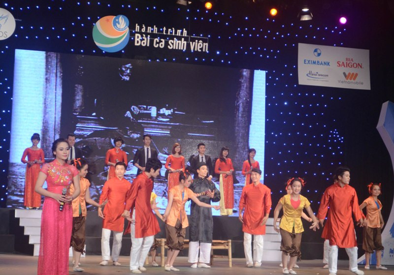 "Nghĩa Sư Đồ" do Ngọc Khánh Đại học Hải Phòng thuể hiện. "Nghĩa Sư Đồ" do Ngọc Khánh Đại học Hải Phòng thuể hiện.