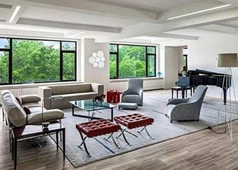 Biệt thự mới của Messi có diện diện tích 400 m2, nằm trong khu vực có an ninh cao, gồm 16 căn biệt thự chủ yếu được sở hữu bởi những đại gia ở Tây Ban Nha