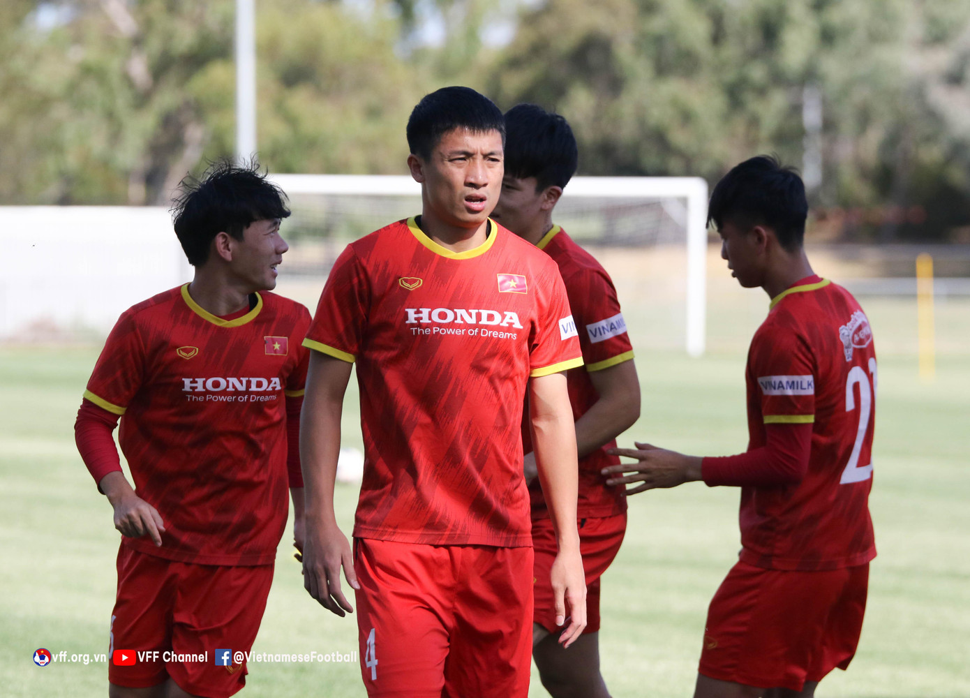 Chiều 23/1, ĐT Việt Nam trở lại sân tập để tiếp tục chuẩn bị cho trận tái đấu với ĐT Australia tại Melbourne.