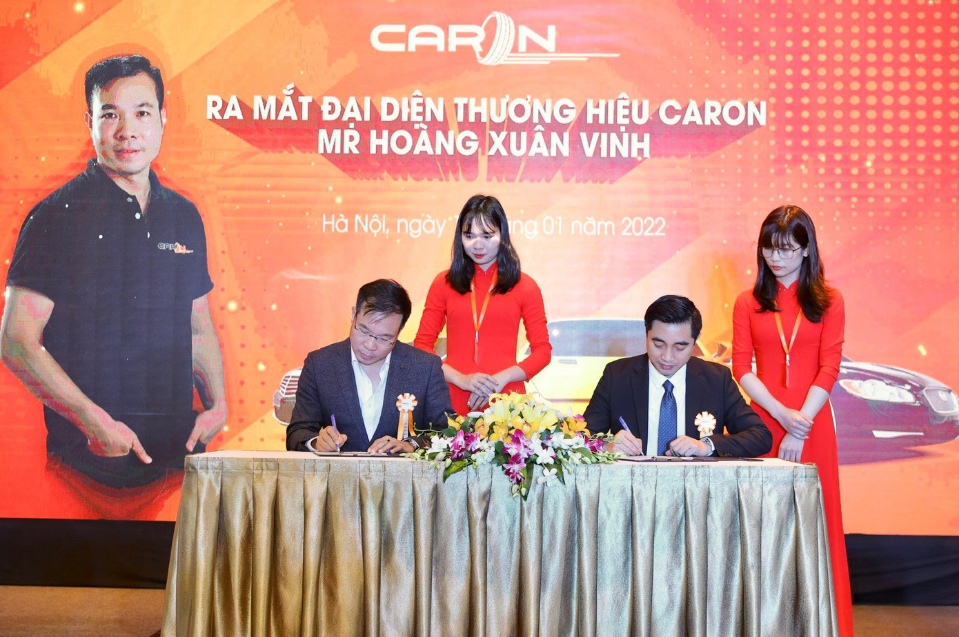 Xạ thủ Hoàng Xuân Vinh ký hợp đồng trở thành đại sứ thương hiệu cho một nhãn hàng chăm sóc xe ô tô. Xạ thủ Hoàng Xuân Vinh ký hợp đồng trở thành đại sứ thương hiệu cho một nhãn hàng chăm sóc xe ô tô.