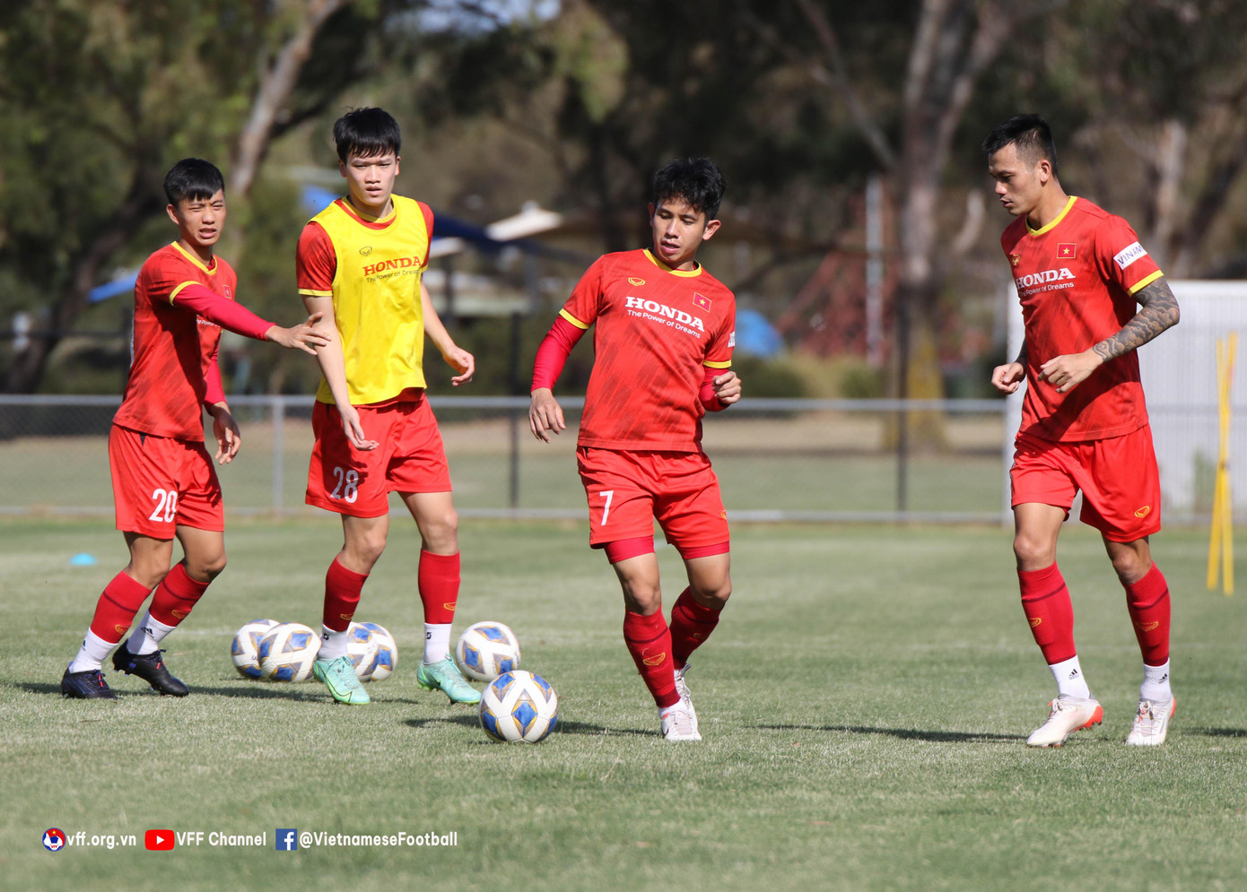 Điều đáng mừng là sau 30 phút quần thảo trên sân, đội tuyển Việt Nam không có trường hợp chấn thương đáng tiếc nào xảy ra.