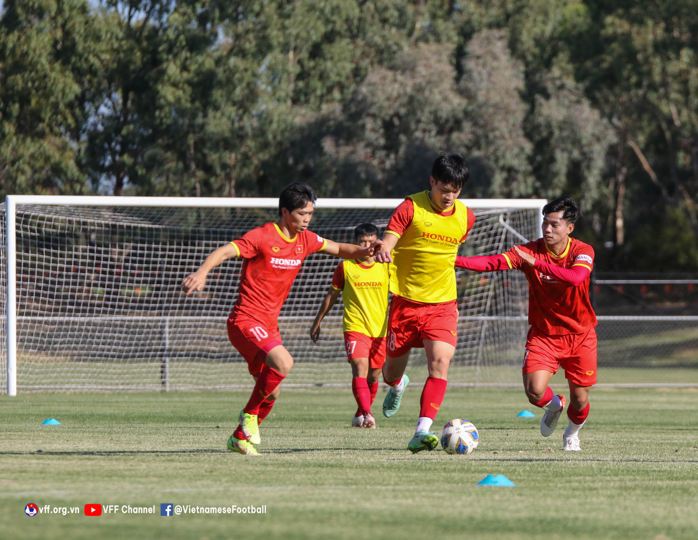 Đội tuyển xác định mỗi trận đấu tại Vòng loại thứ ba FIFA World Cup 2022 đều là cơ hội quý để nâng cao trình độ, từng bước tiệm cận với đẳng cấp chơi bóng của những đội tuyển hàng đầu châu lục. Do vậy, dù không còn khả năng cạnh tranh suất đi tiếp, nhưng sự chuẩn bị của đội tuyển luôn nghiêm túc và kỹ càng, tập trung sức lực và tinh thần để có thể bước vào trận đấu với phong độ tốt nhất.