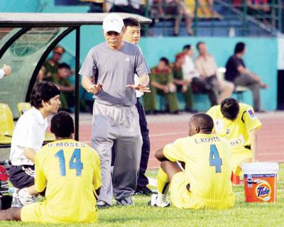 HLV Trần Văn Phúc ở đỉnh cao sự nghiệp khi dẫn dắt CLB Thanh Hoá