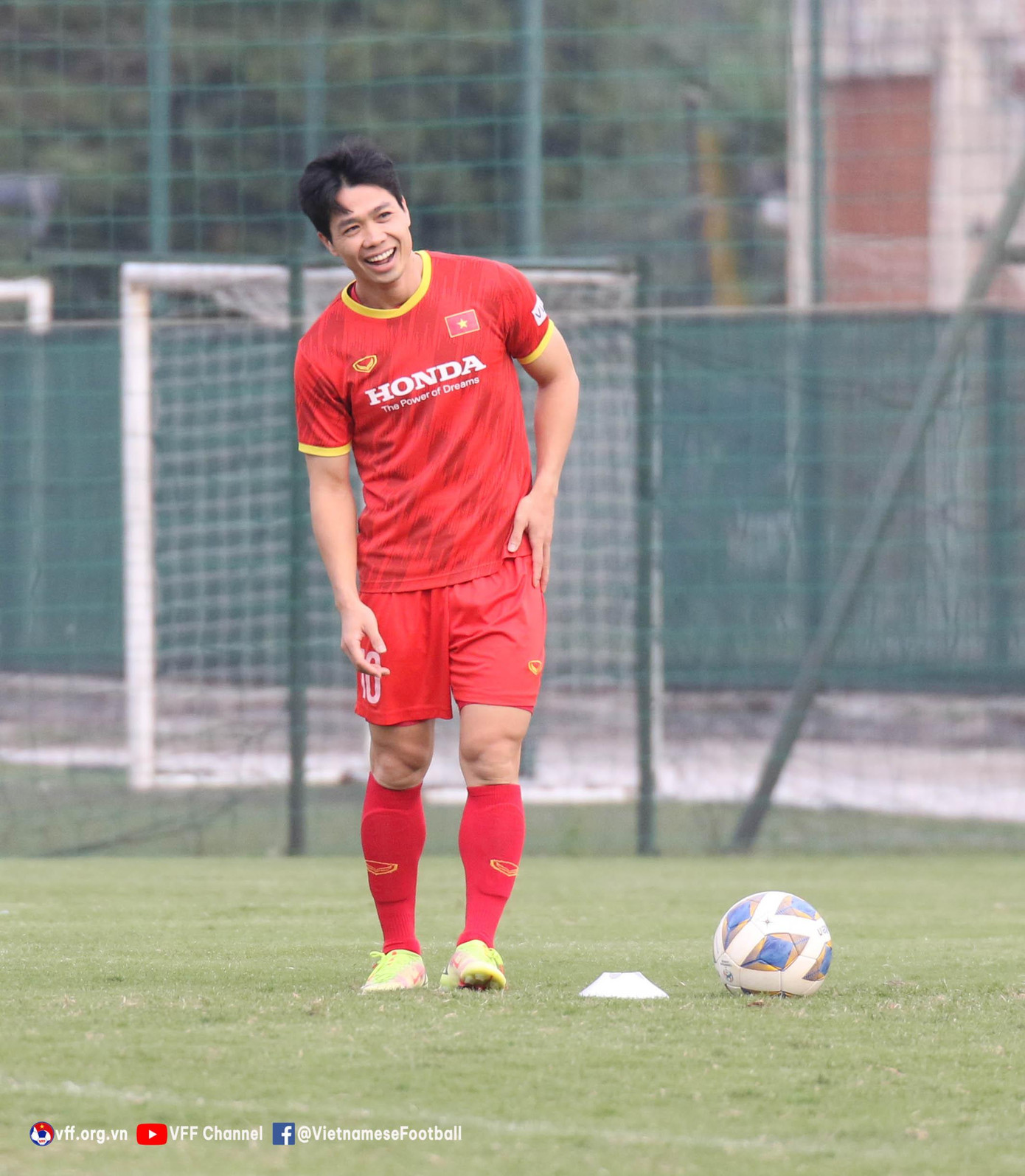 Trong một vai trò mới, Công Phượng đặt quyết tâm sẽ nỗ lực nhiều hơn nữa để cùng các đồng đội hướng tới những mục tiêu mới. Công Phượng cũng hi vọng đội tuyển sẽ được tiếp lửa bởi đông đảo người hâm mộ trong trận “cầu đinh” gặp ĐT Trung Quốc vào ngày mùng 1 Tết tại SVĐ Mỹ Đình.