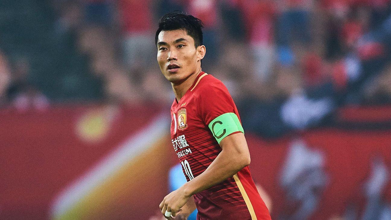 Tiền vệ Zheng Zhi vẫn còn thi đấu và nằm trong BHL ĐT Trung Quốc