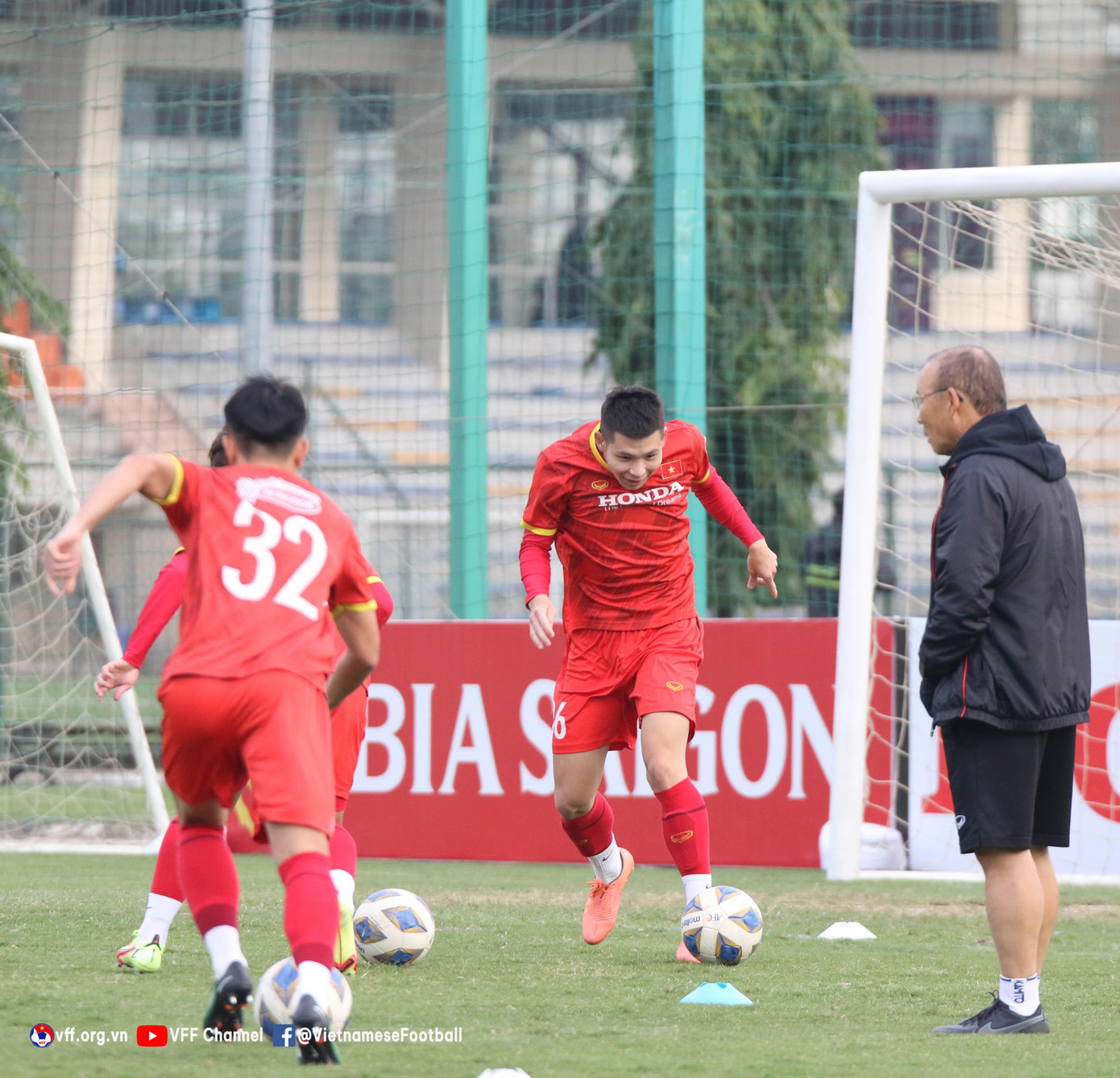 &quot;Tại AFF Cup 2020, dù thi đấu tại đất khách Singapore, nhưng vẫn có rất đông CĐV Việt Nam tới sân để cổ vũ cho đội tuyển. Trở lại với Vòng loại thứ ba World Cup 2022, đội tuyển có lợi thế rất lớn khi được thi đấu 5 trận trên sân nhà, trong đó trận đấu gặp ĐT Trung Quốc ngày mùng 1 Tết sắp tới đón nhận nhiều sự kỳ vọng nhất đối với Những chiến binh sao Vàng.