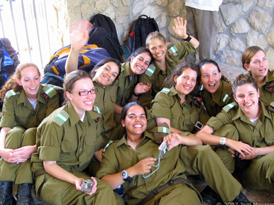 Thiếu nữ Israel trong quân ngũ. Ảnh: Militaryphotos.net. Thiếu nữ Israel trong quân ngũ. Ảnh: Militaryphotos.net