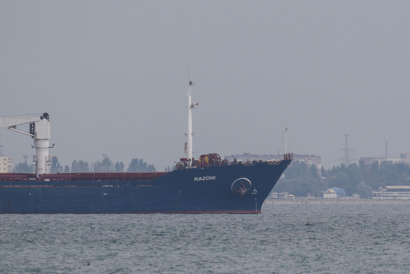 Tàu chở ngũ cốc Razoni rời cảng Odessa. Ảnh: Reuters Tàu chở ngũ cốc Razoni rời cảng Odessa. Ảnh: Reuters