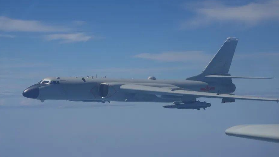 Máy bay ném bom H-6K. Ảnh: CGTN Máy bay ném bom H-6K. Ảnh: CGTN