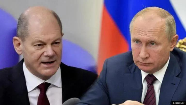 Thủ tướng Đức Olaf Scholz và Tổng thống Nga Vladimir Putin. Ảnh: AP