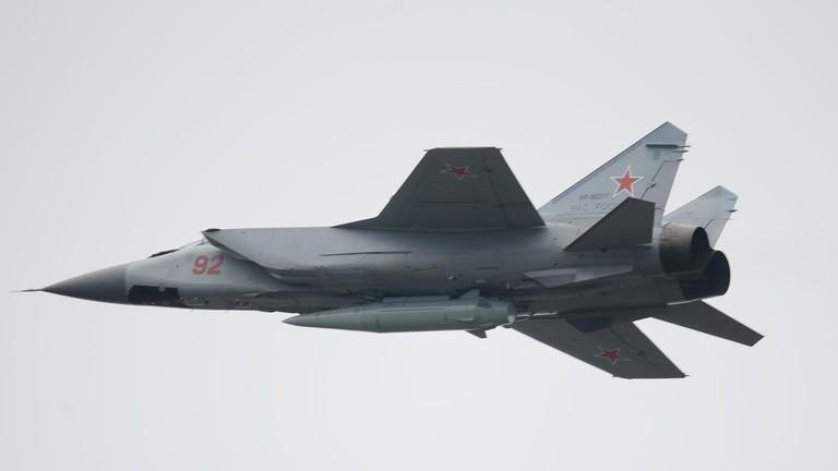 Một máy bay MiG-31 mang tên lửa Kinzhal. Ảnh: Sputnik