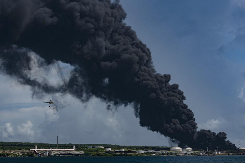 “Chúng tôi bày tỏ lòng biết ơn sâu sắc tới chính phủ Mexico, Venezuela, Nga, Chile… vì đã kịp thời hỗ trợ vật chất để đối phó với tình hình phức tạp này”, Chủ tịch Miguel Diaz-Canel viết trên Twitter. “Chúng tôi cũng đánh giá cao lời đề nghị tư vấn kỹ thuật từ Mỹ.” Ảnh: CGTN “Chúng tôi bày tỏ lòng biết ơn sâu sắc tới chính phủ Mexico, Venezuela, Nga, Chile… vì đã kịp thời hỗ trợ vật chất để đối phó với tình hình phức tạp này”, Chủ tịch Miguel Diaz-Canel viết trên Twitter. “Chúng tôi cũng đánh giá cao lời đề nghị tư vấn kỹ thuật từ Mỹ.” Ảnh: CGTN