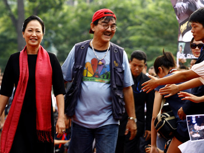 Như Quỳnh - Thế Anh trên thảm đỏ dẫn vào Nhà hát Lớn. Như Quỳnh - Thế Anh trên thảm đỏ dẫn vào Nhà hát Lớn