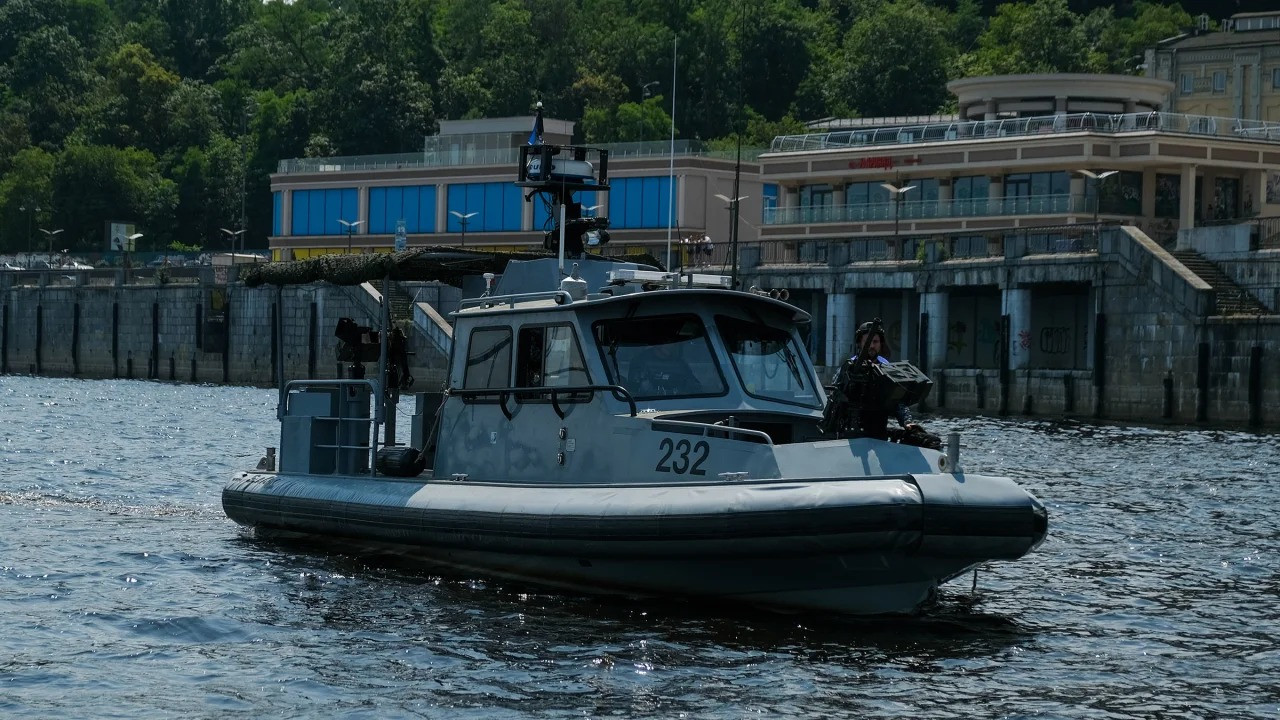 Tàu tuần tra Dauntless Sea Ark. Ảnh: CNN Tàu tuần tra Dauntless Sea Ark. Ảnh: CNN