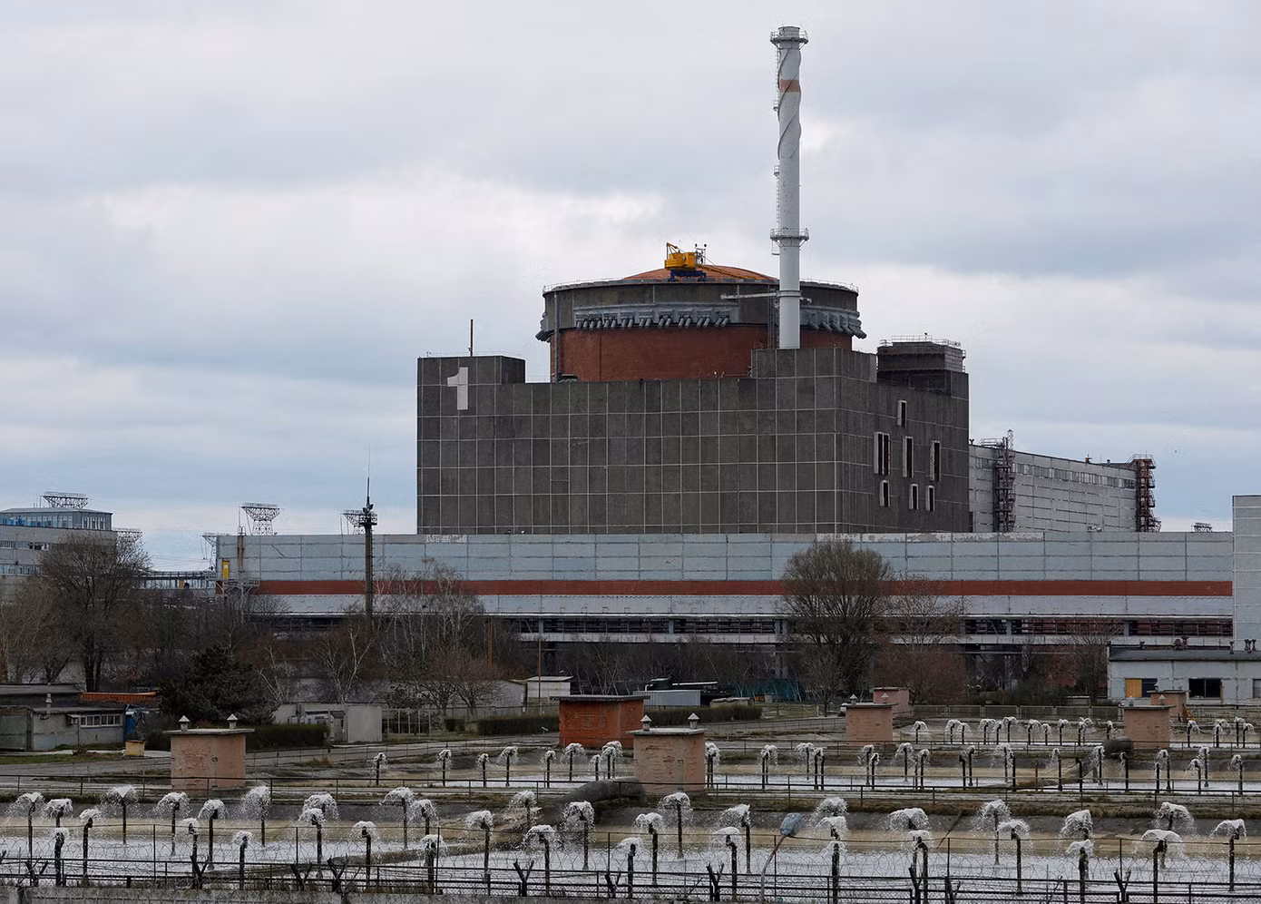 Nhà máy điện hạt nhân Zaporozhye. Ảnh: Reuters Nhà máy điện hạt nhân Zaporozhye. Ảnh: Reuters