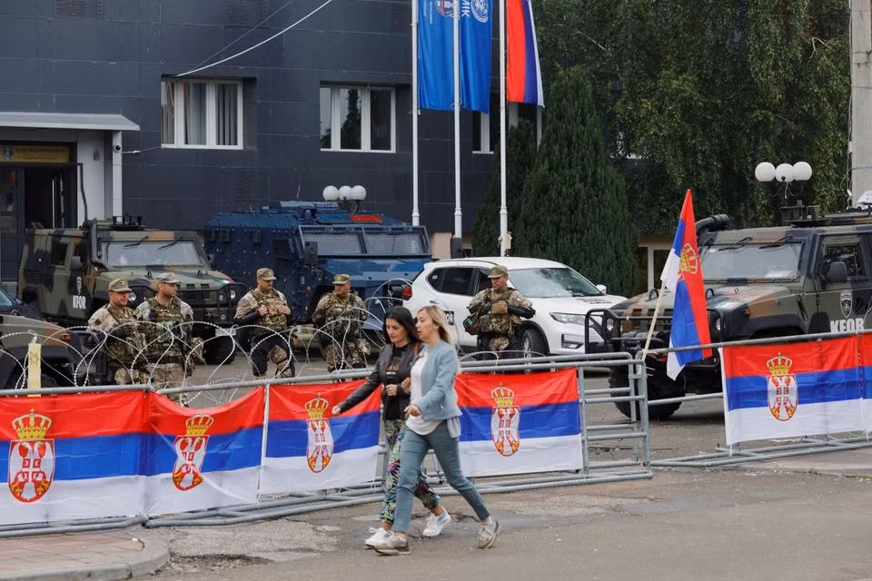 Lực lượng NATO ở Leposavic (Kosovo) hôm 1/6. Ảnh: Reuters