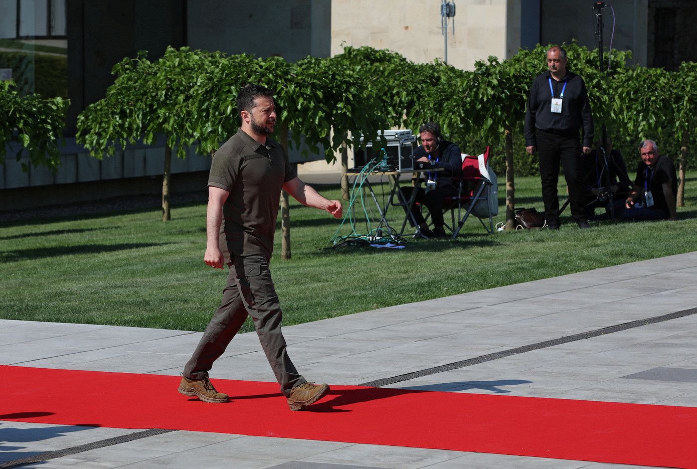 Ông Zelensky tại Moldova. Ảnh: Reuters