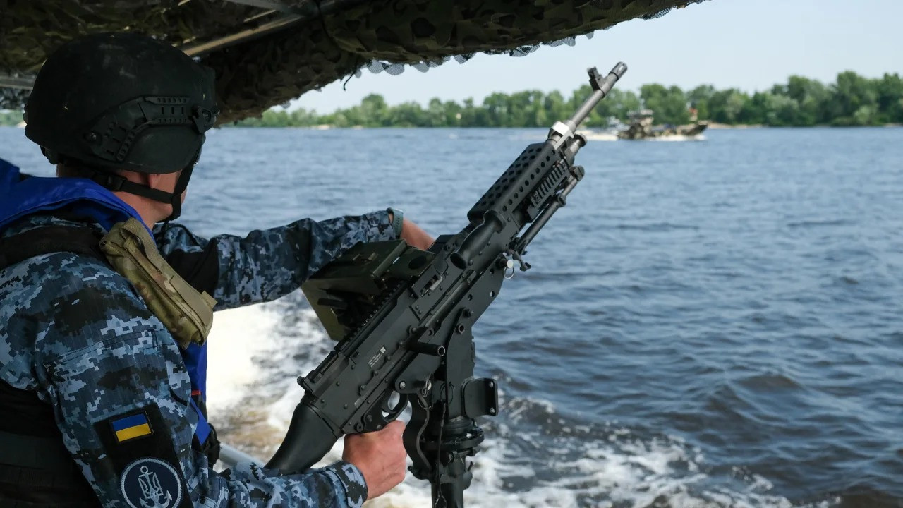 Dauntless Sea Ark có ba bệ súng máy. Ảnh: CNN Dauntless Sea Ark có ba bệ súng máy. Ảnh: CNN