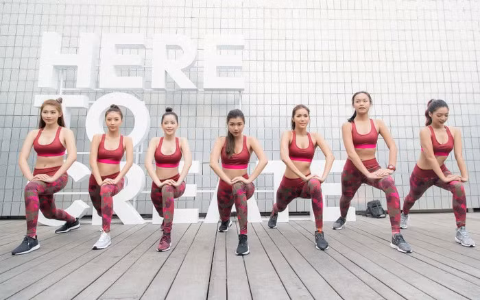 Chi Pu, Minh Tú mặc gợi cảm tập gym, 'đốt mắt' người hâm mộ ảnh 1