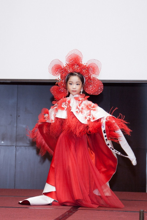 Cô bé Việt Nam 6 tuổi trở thành tân Hoa hậu nhí Á Âu 2018 ảnh 5