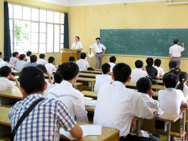 Lắng nghe các thầy cô phổ biến quy chế thi, giải đáp những thắc mắc trước ngày thi. Ảnh chụp tại ĐH Bách khoa Hà Nội